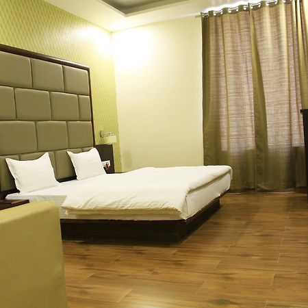 Hotel Radiant Inn Roorkee ภายนอก รูปภาพ