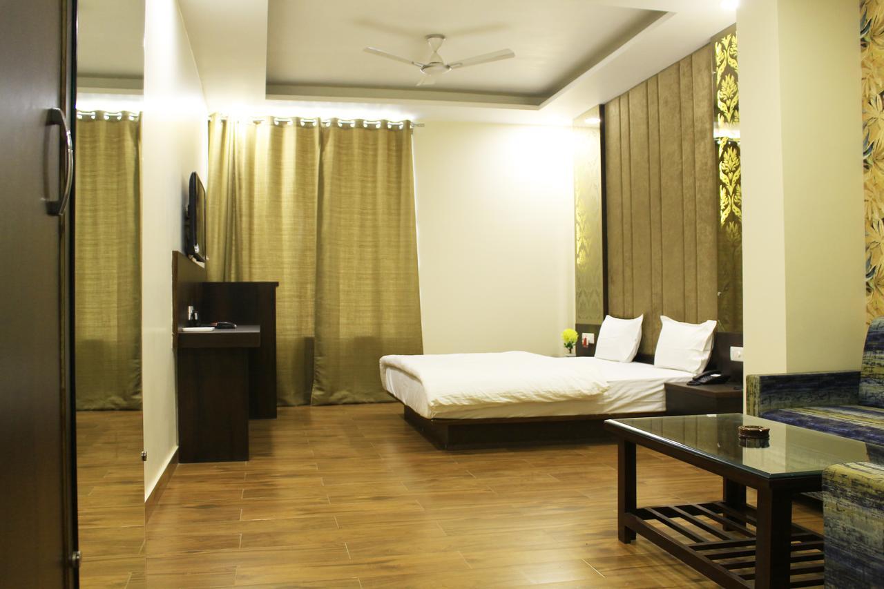 Hotel Radiant Inn Roorkee ภายนอก รูปภาพ